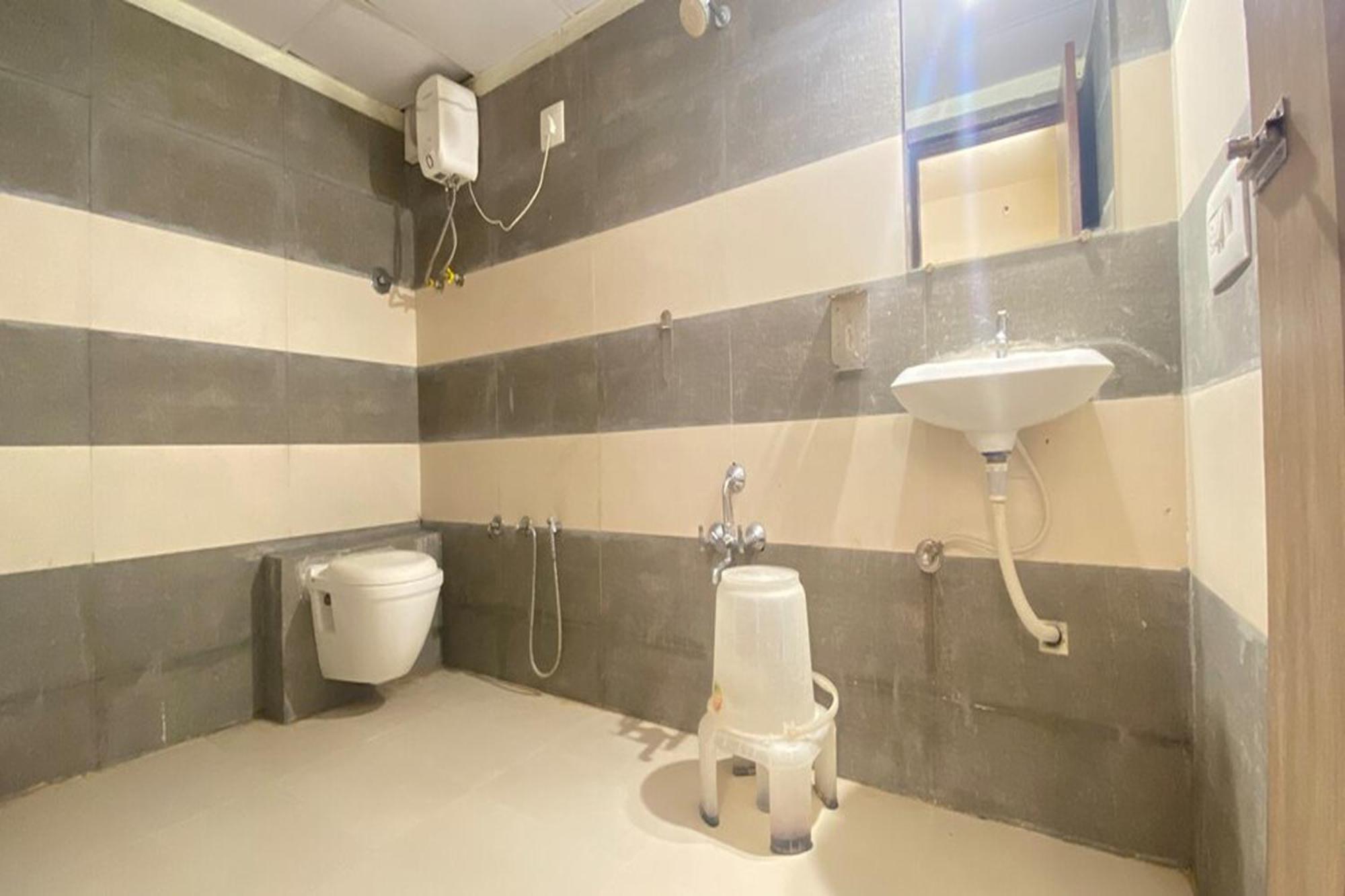 Hotel Kalyan Palace Watuwa エクステリア 写真
